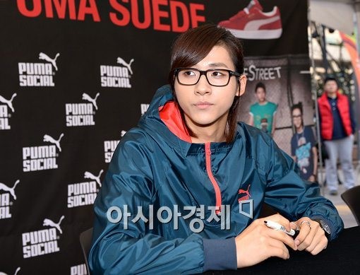 [포토]B1A4 신우, 사인 시작해볼까?