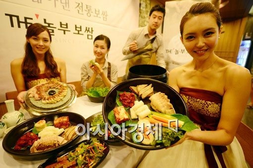 [포토]전통적인 맛에 캐주얼한 느낌 더(THE)놀부보쌈