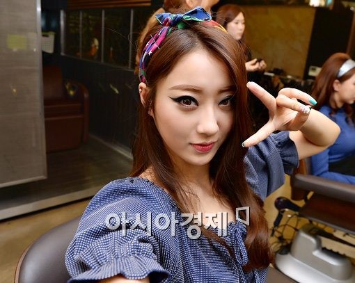 [포토]셀카찍는 나인뮤지스 경리, 오늘은 내가 사진기자!(스타24시)