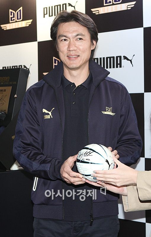 [포토]홍명보, 멋있는 사인볼 들고