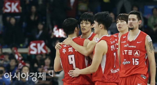 [포토] SK, 동부 꺾고 단독 선두에 올라서