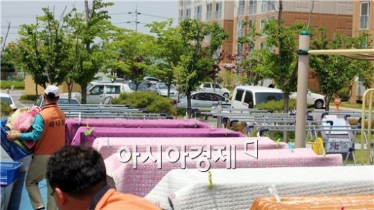 고창군자원봉사종합센터, “깨끗한 이부자리 이동빨래방차 봉사”