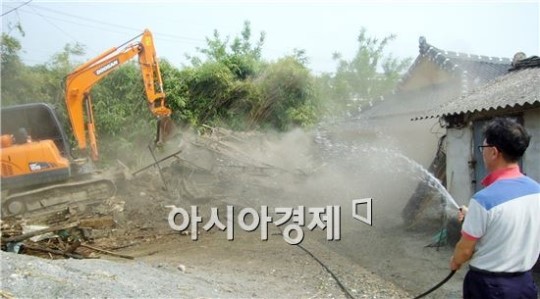 그린태크, 재능기부로 함평군 저소득 노부부에 ‘새 집’ 선물