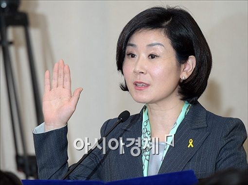 [포토]증인선서하는 김희정 후보자