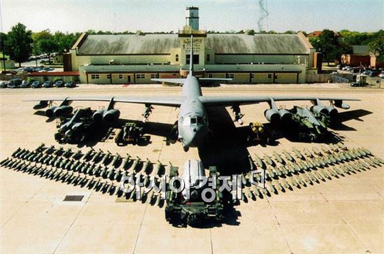 북한이 두려워 하는 B-52폭격기의 성능은