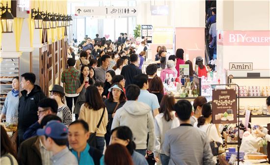 [포토]롯데피트인 산본, 오픈 첫 주말 구름 인파