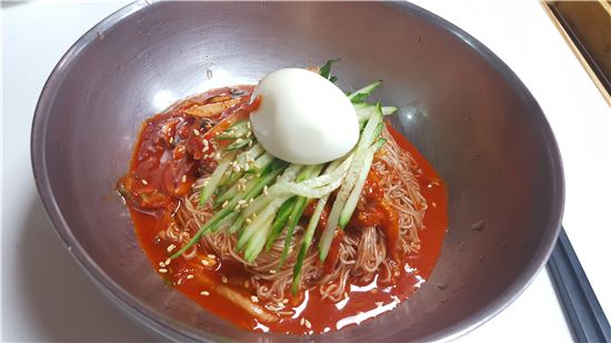 [냉면의 신②] 숱한 외국인의 혀로 검증, 명동함흥면옥의 비밀