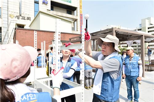 권오준 포스코 회장, 장애인시설서 봉사활동