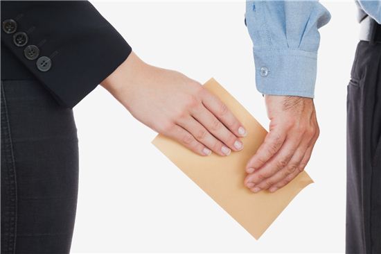 고교 영양사, 뒷돈 받고 ‘급식 비리’ 묵인