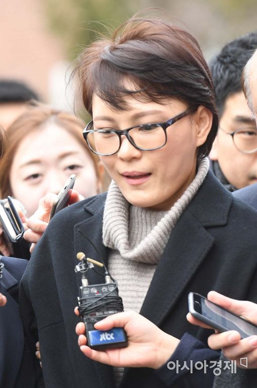 윤전추 행정관 박 대통령, 돈 의상실에 갖다 줘라 지시