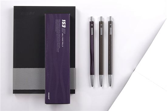 모나미, 새 패턴 입었다…153 ID 지오메트릭 출시