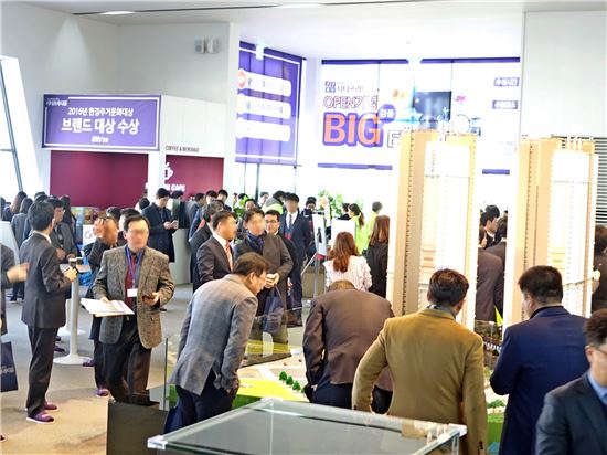 천안 불당 시티프라디움 리더스에 주말 3일간 1.1만명 다녀가