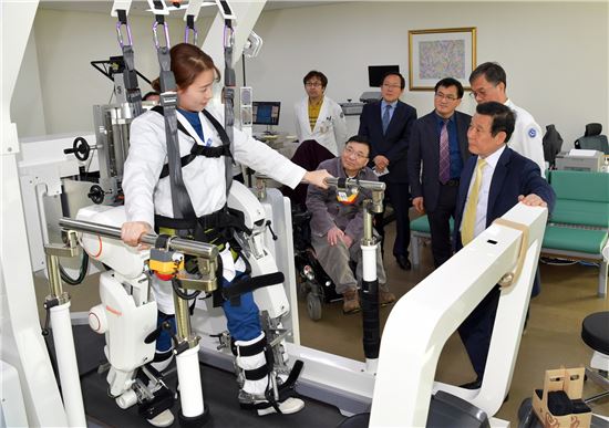 [포토]윤장현 광주시장, 호남권역재활병원 방문