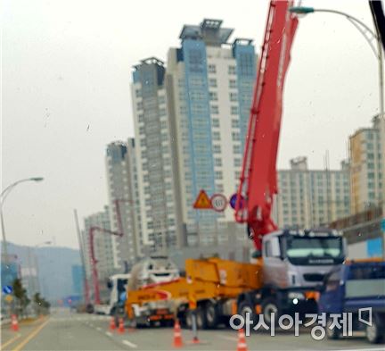 무안 남악 아파트 신축현장 공사차량 도로 점용 주민 ‘위협’