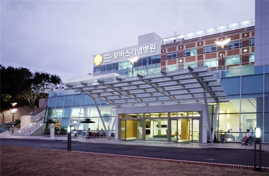 롯데, 보바스병원 출연 난항