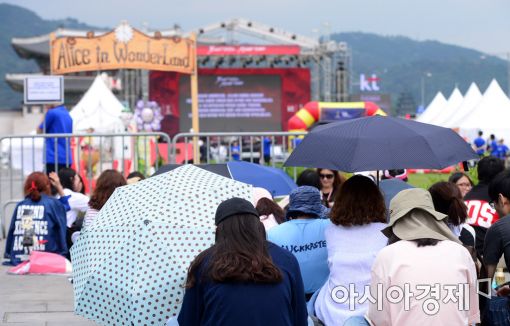[포토]광장으로 모이는 시민들