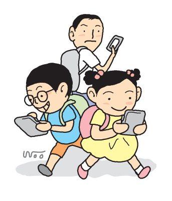 美 호놀룰루서 폰 보며 길 건너면 벌금…스몸비 해결책 될까