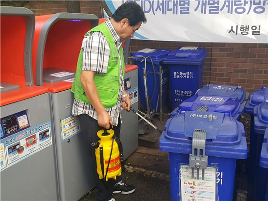 EM으로 여름철 악취 제거