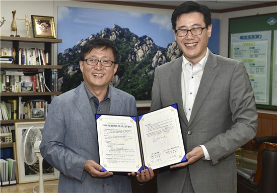 [포토]롯데시네마, 노원구 3자녀 이상 가구 영화 티켓 제공