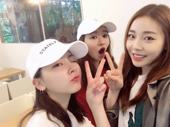 레이디스 코드 멤버들 근황은?...화기애애함 가득 오랜만에 레코 완전체!
