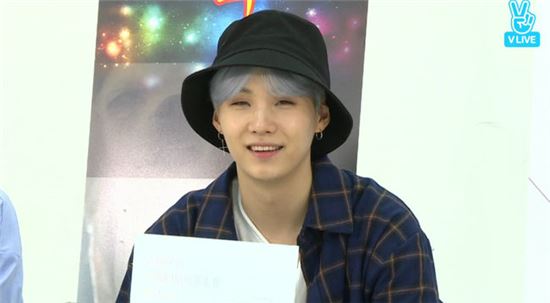 V LIVE 방탄소년단 체인스모커스 형님들과 작업한 베스트 오브 미 기대