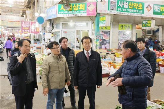 소진공, 포항 지진 피해 전통시장 현장방문