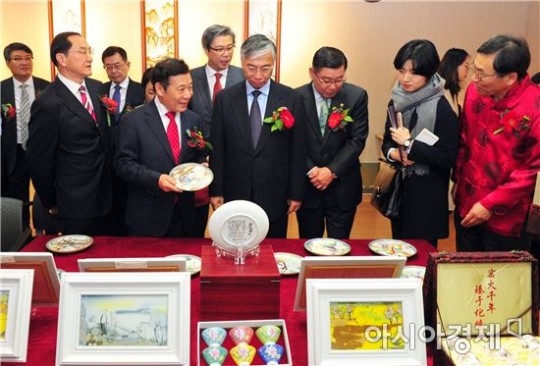 광주 차이나바카라사이트 뱃무브, 한·중 대표 도예명인 작품 선봬