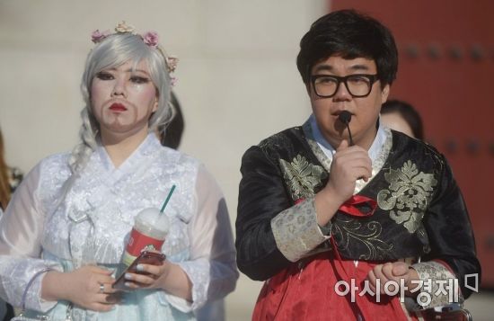 [포토]민변, 문화재청 고궁 무료관람 지침은 인권침해!