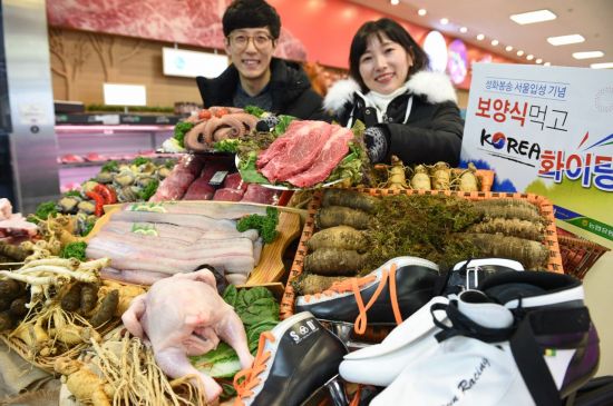 평창 성화 서울 입성 기념…하나로마트 양재, 보양식 할인 판매