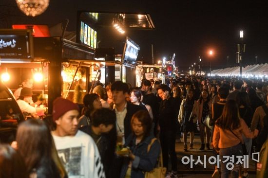 [포토] 밤도깨비야시장에 마련된 푸드트럭