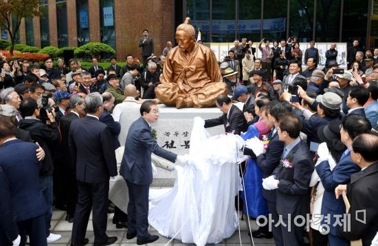 [포토] 종로 네거리에 녹두장군 전봉준 동상 건립