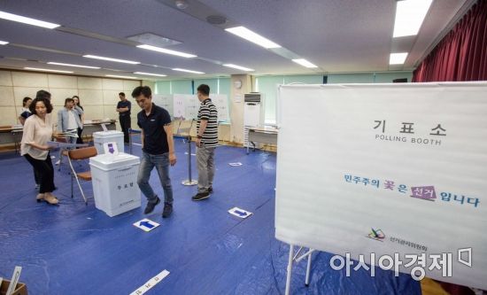 [포토] 지방선거 D-1, 분주한 투표소