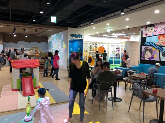 [심나영의 몰(mall)상식 육아] 아이들의 캐통령 키즈카페…이름값 너무 비싸 깜놀