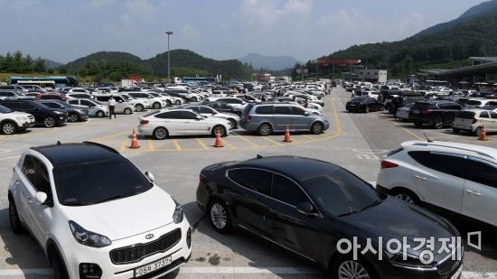 [포토] 휴가철 휴게소 풍경