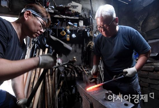 [김현민의 시선] 3대를 꿈꾸는 전통 대장간