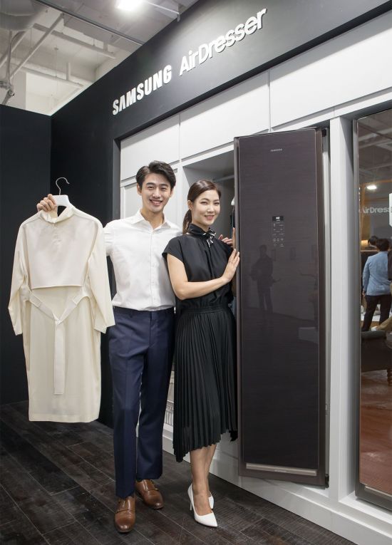 [삼성 에어드레서] 미세먼지까지 제거...최첨단 안방 세탁소
