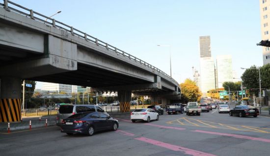 영등포로터리 고가차도 철거...평면교차로 전환, 고가철거 부지 상징공간 조성