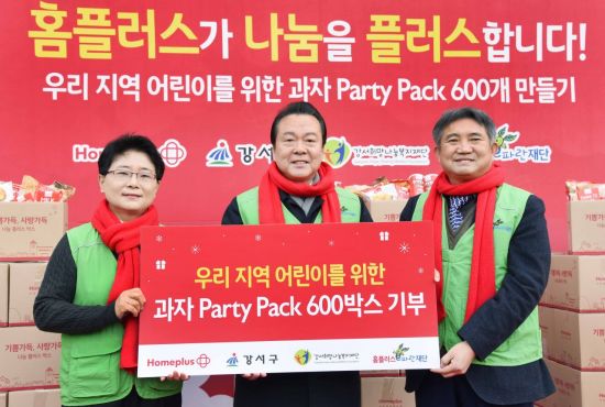 [포토]홈플러스, 소외계층 위한 나눔플러스 박스 전달