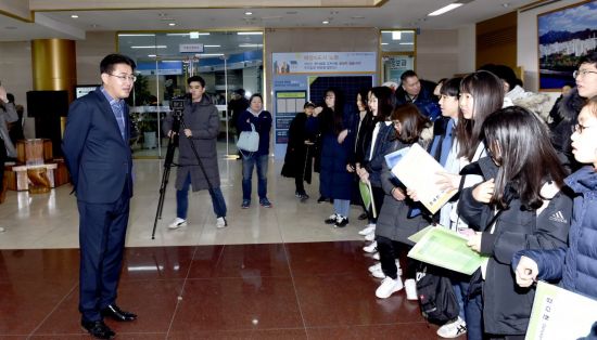 [포토]오승록 노원구청장, 미국 워싱턴주 타코마시 국제교류 청소년 환송