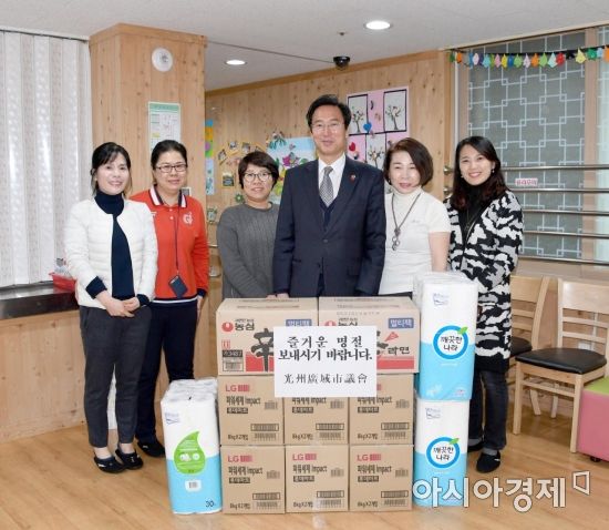 [포토] 장재성 광주시의회 부의장, 늘푸른요양원 위문