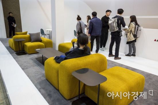 [포토] 디자인 입은 소파