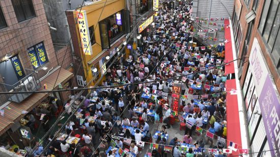 500cc 생맥주 한 잔에 단돈 1000원!...을지로 노가리 맥주 축제