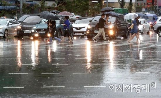[포토]출근길 강한 비 
