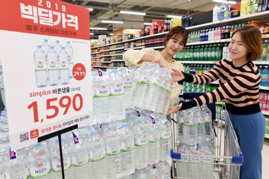 홈플러스도 생수전쟁 참전…대형마트 3사 중 최저가