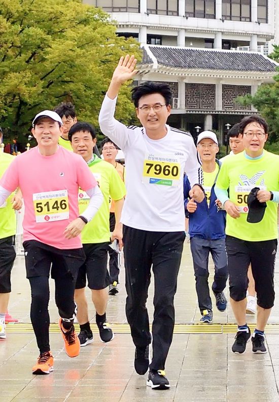 [포토]박성수 송파구청장, 제6회 한성백제마라톤대회 참석
