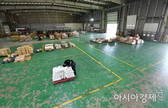 [포토] 신종 코로나 영향으로 썰렁한 인천공항세관 지정장치장