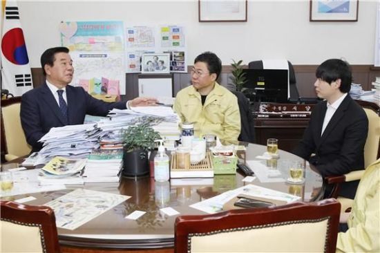 [포토]화장품업체 페렌벨, 서울 중구청에 손소독제 2516여개 기증