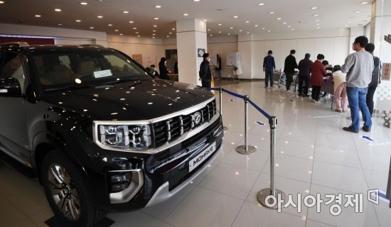 [포토] 자동차대리점에 설치된 이색투표소
