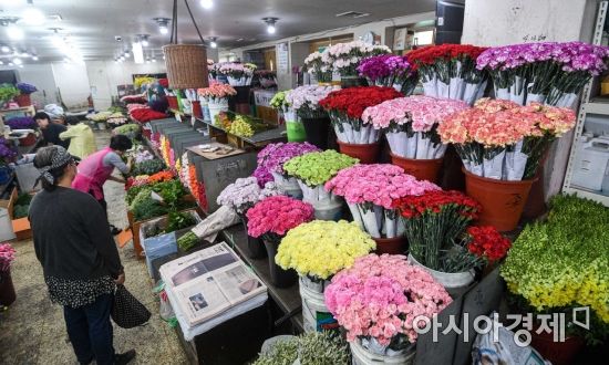 [포토]어버이날 앞둔 꽃도매시장