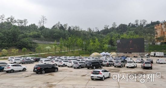 [포토]숲속 안 자동차 극장?